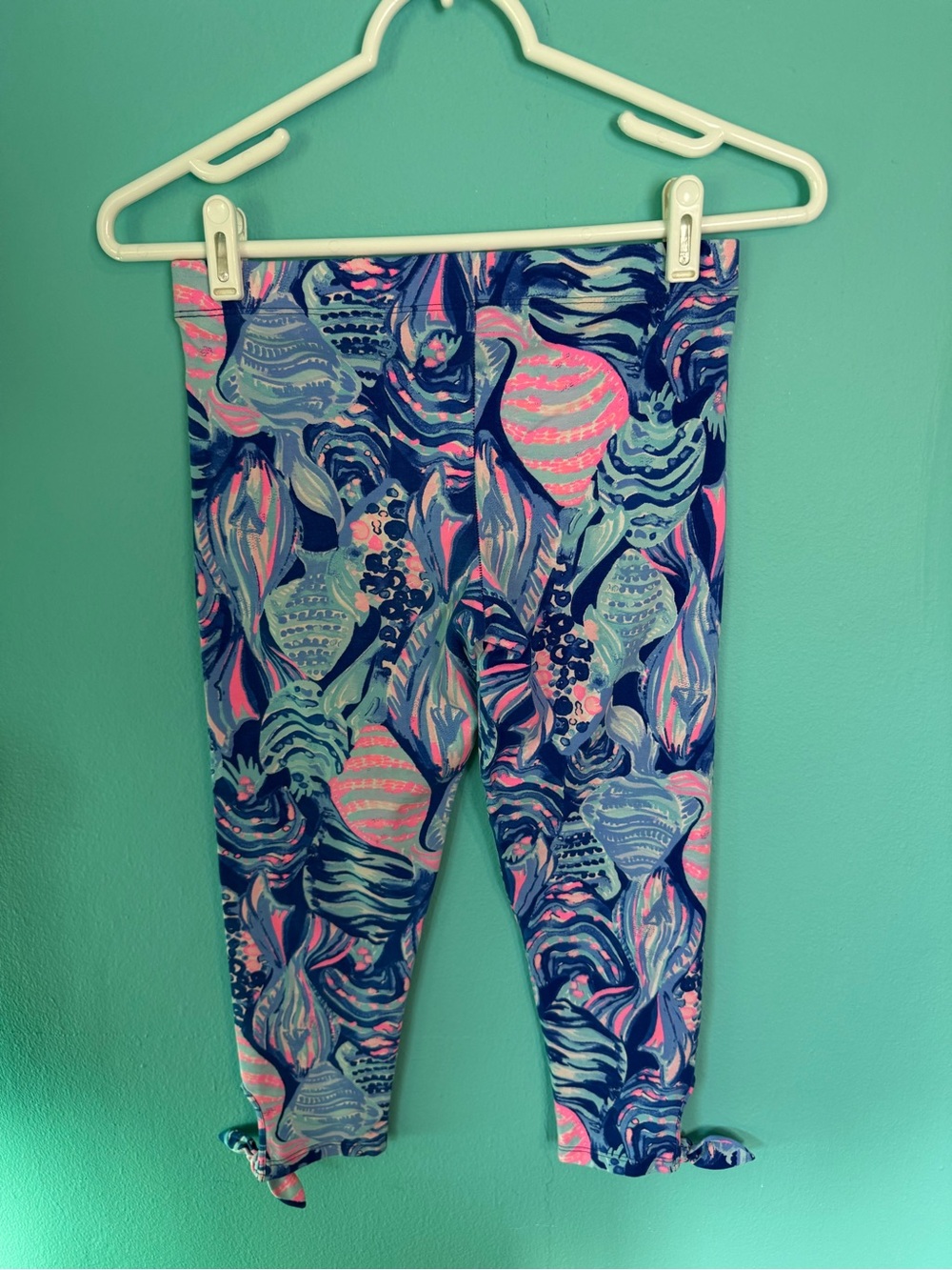 EUC Lilly Pulitzer Girls Maia Leggings in Blue &Pink Fish Print Size XL 12-14